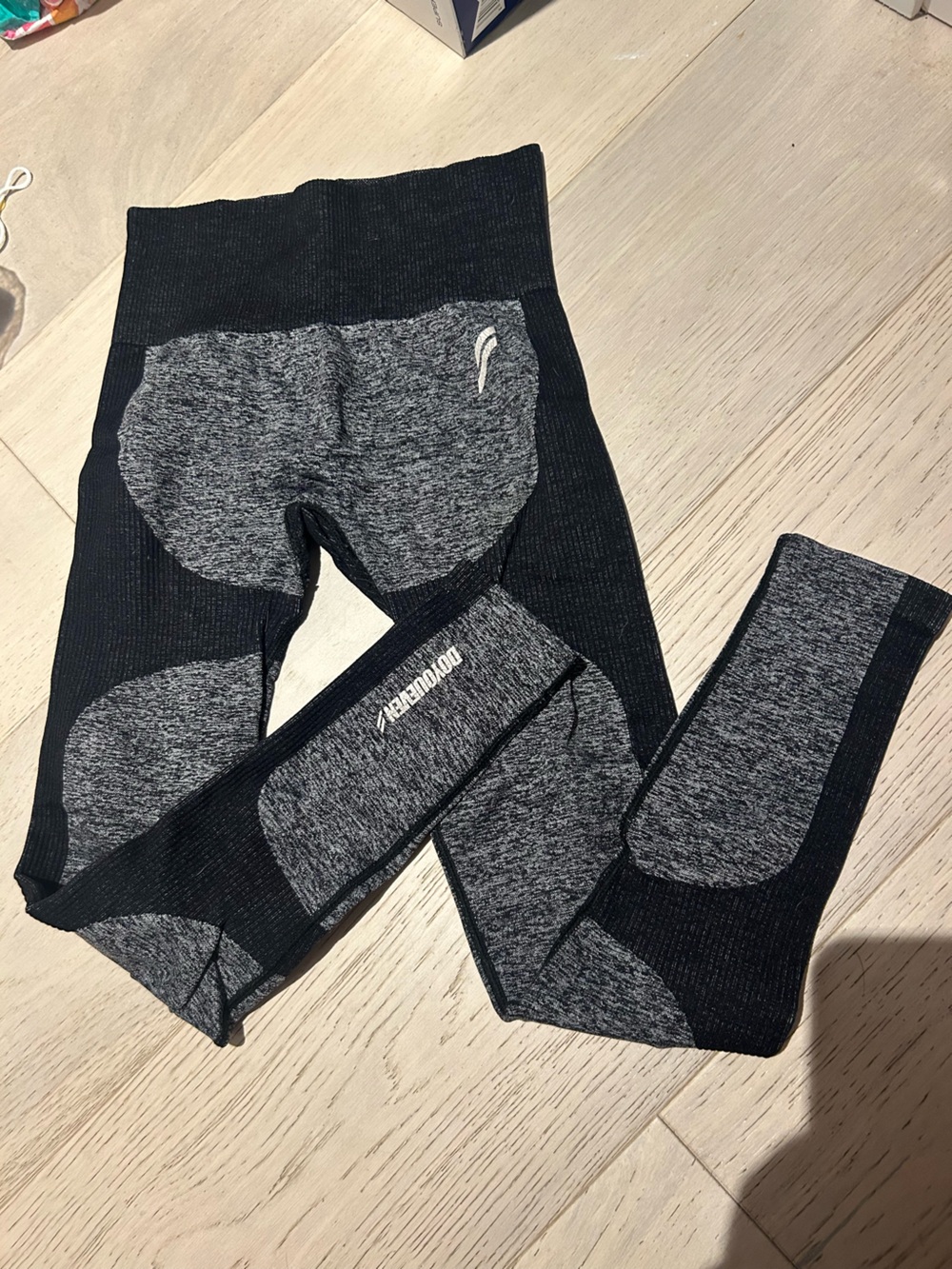 DOYOUEVEN Black and Heather Gray Seamless Leggings